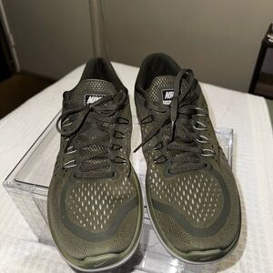 Nike Olive/Black Lightweight Athletic Sneakers